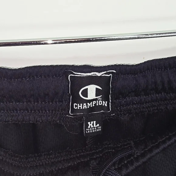Champion Men's XL Athletic Drawstring Shorts With Pockets - Picture 2 of 3